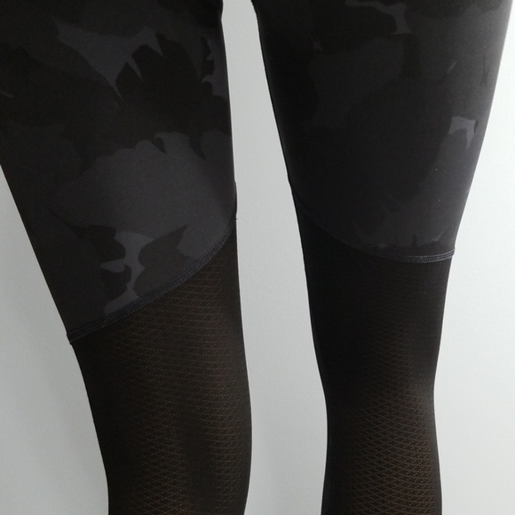 🍋LULULEMON LEGGINGS🍋 - Picture 2 of 8